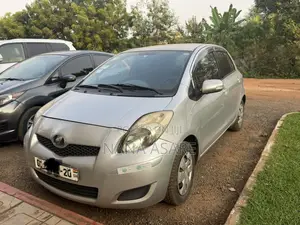 Toyota Vitz 2009 Gray