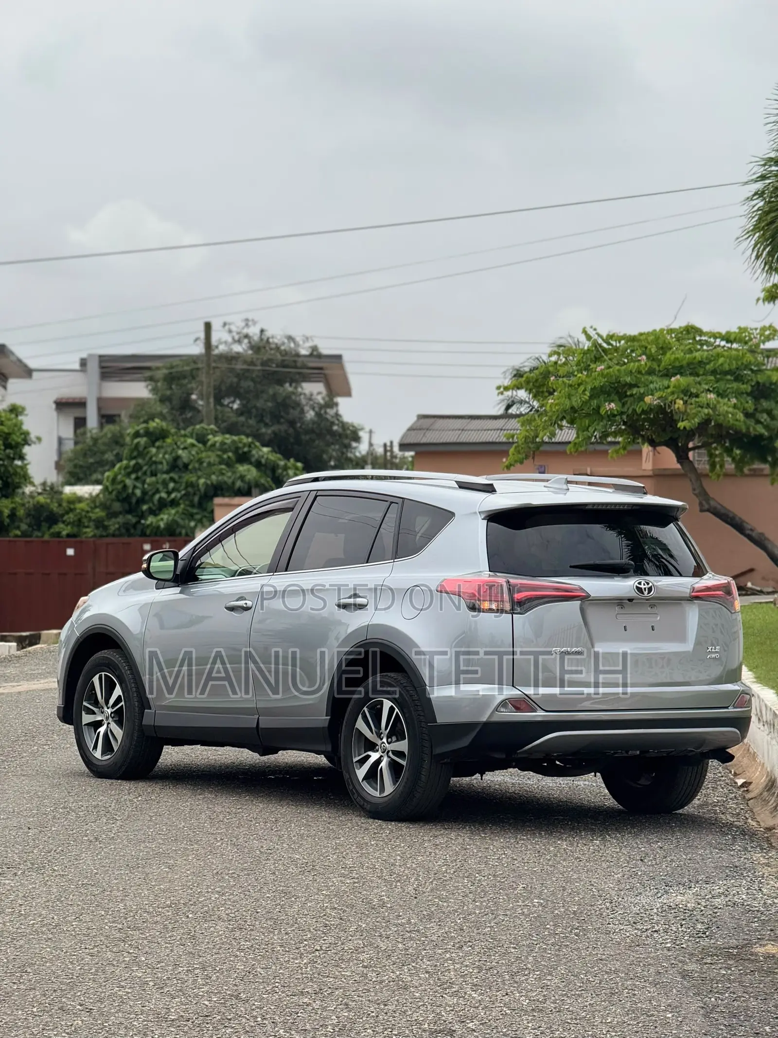 Toyota RAV4 XLE 4dr SUV AWD (2.5L 4cyl 6A) 2018 Silver
