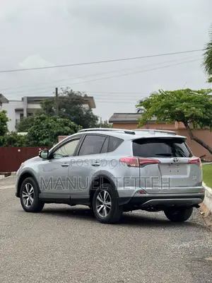 Toyota RAV4 XLE 4dr SUV AWD (2.5L 4cyl 6A) 2018 Silver