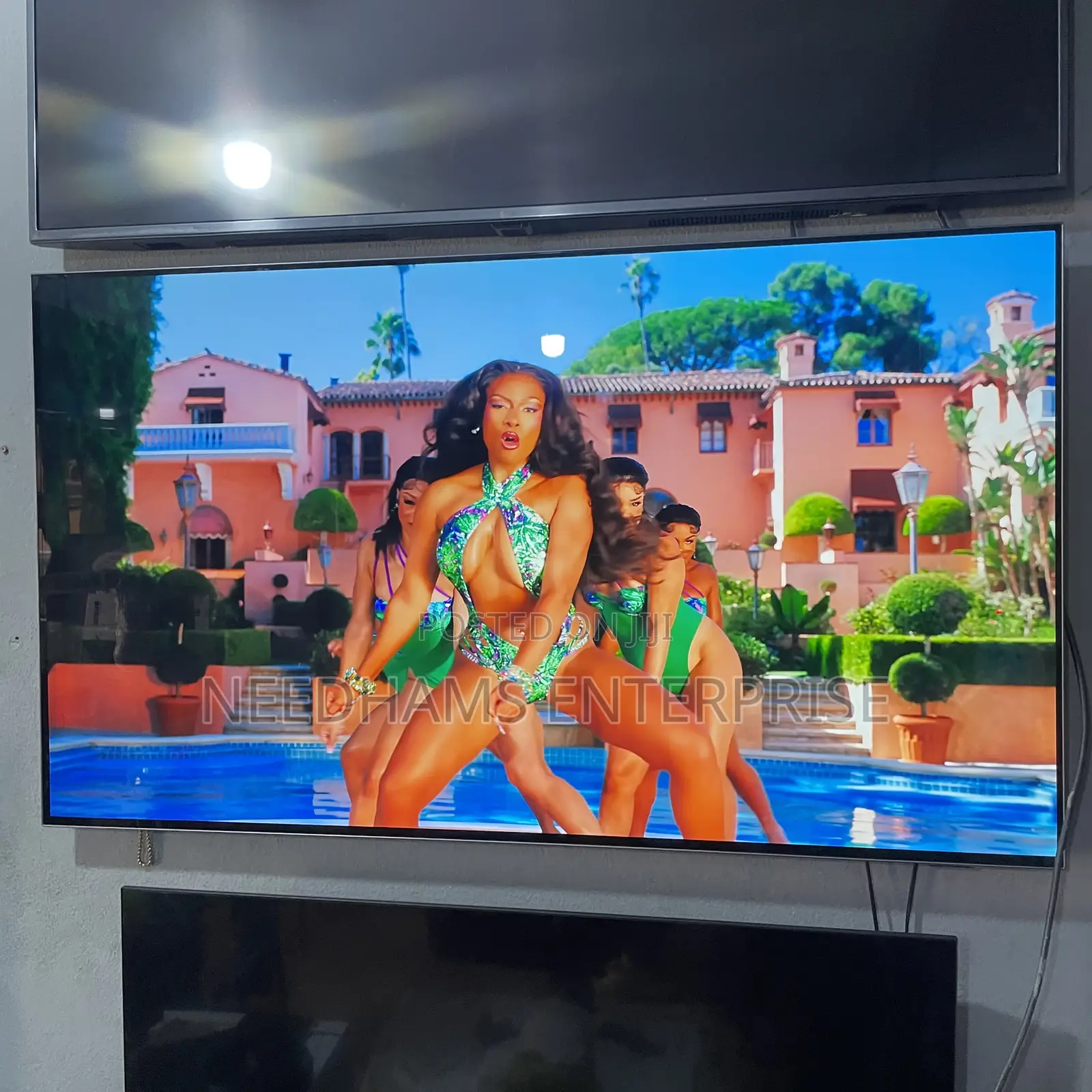 50 Inches Samsung Edgeless Au8000 Smart TV