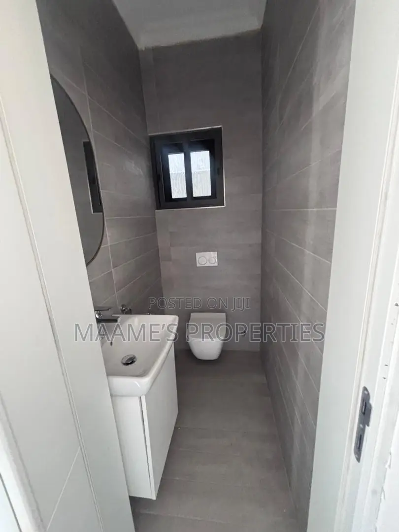 3bdrm Duplex in Airport Residential Area for sale
