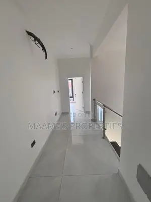 3bdrm Duplex in Airport Residential Area for sale