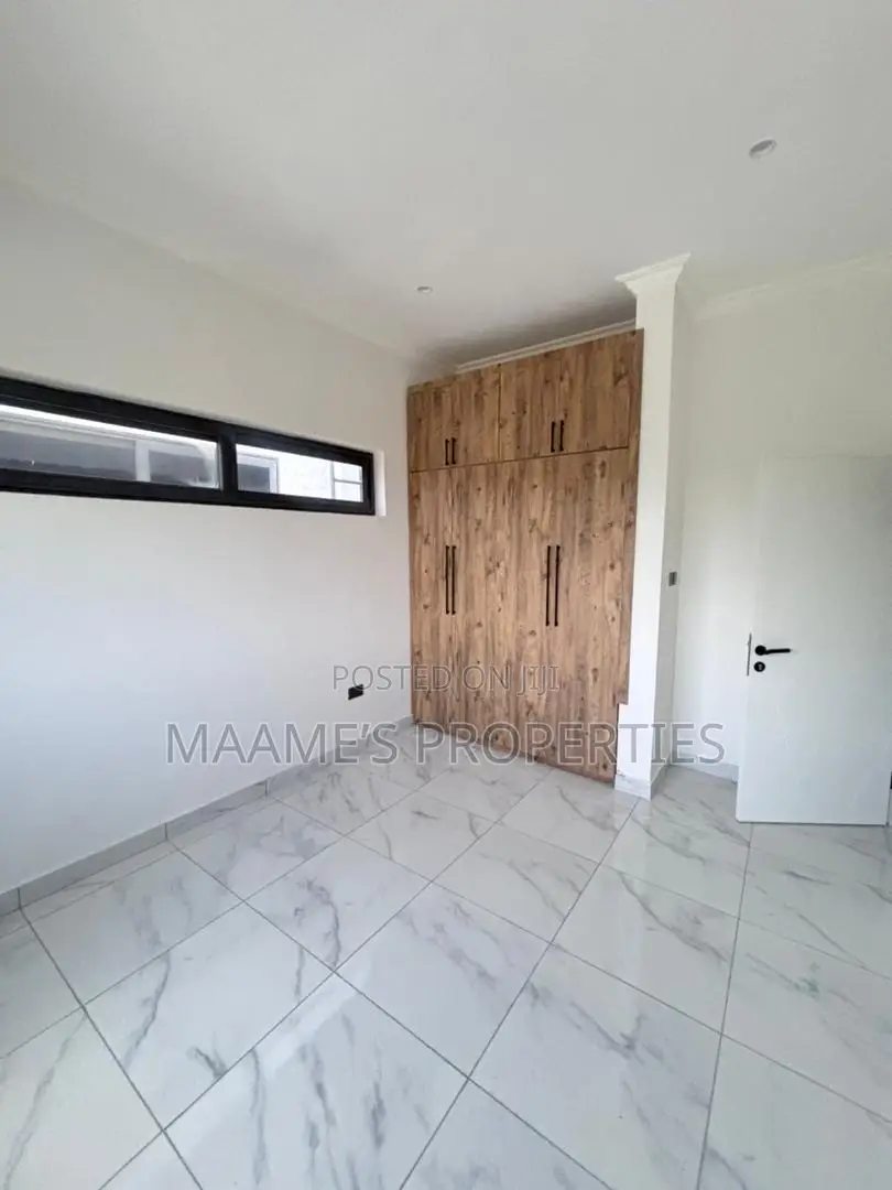 3bdrm Duplex in Airport Residential Area for sale