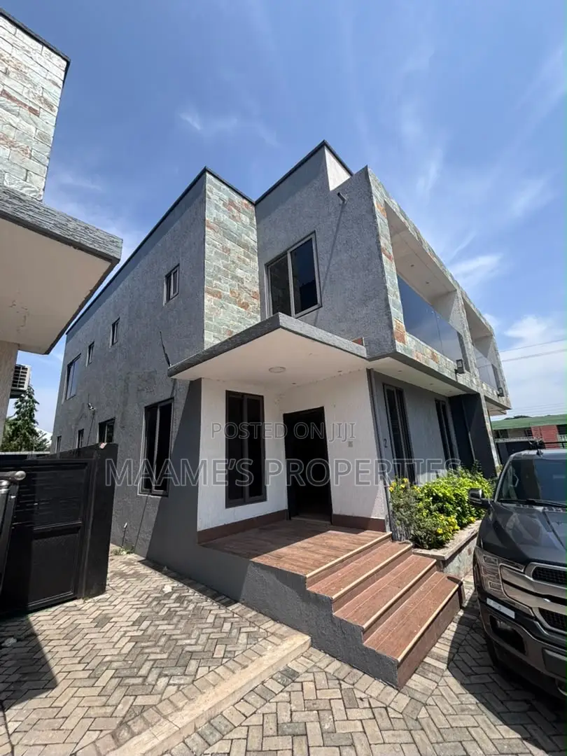 3bdrm Duplex in Dzorwulu for sale