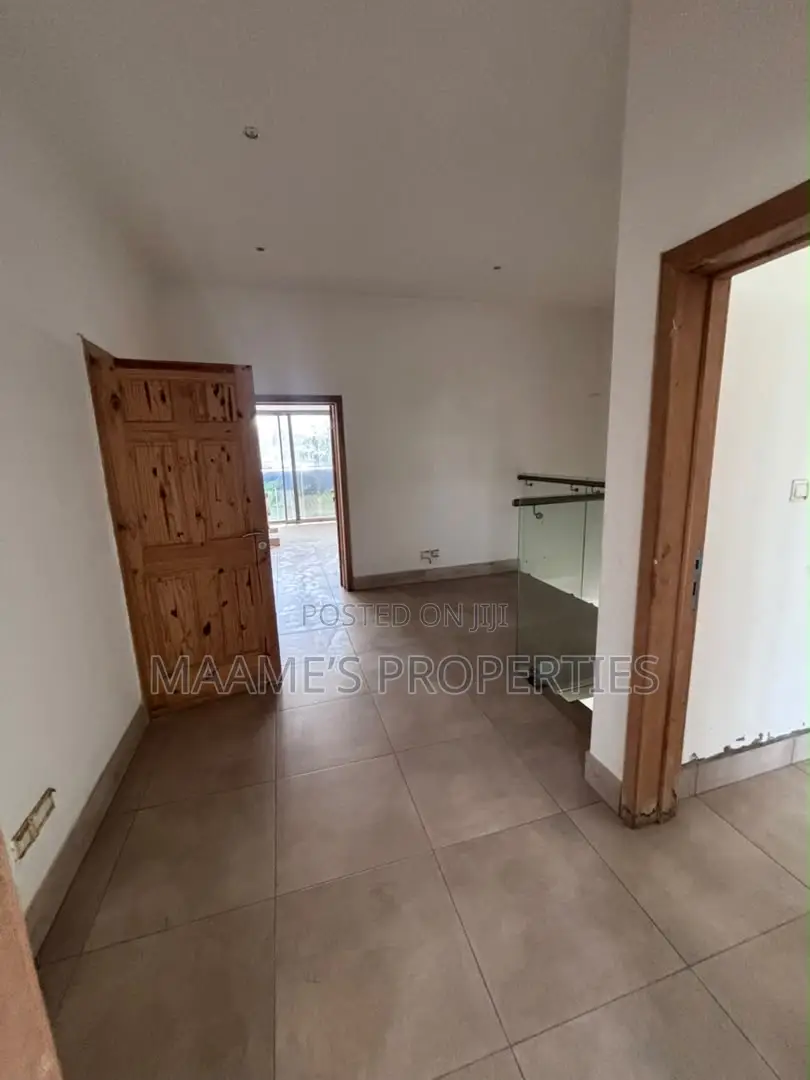 3bdrm Duplex in Dzorwulu for sale