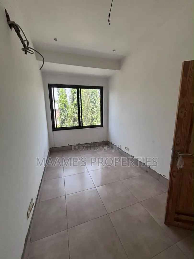 3bdrm Duplex in Dzorwulu for sale