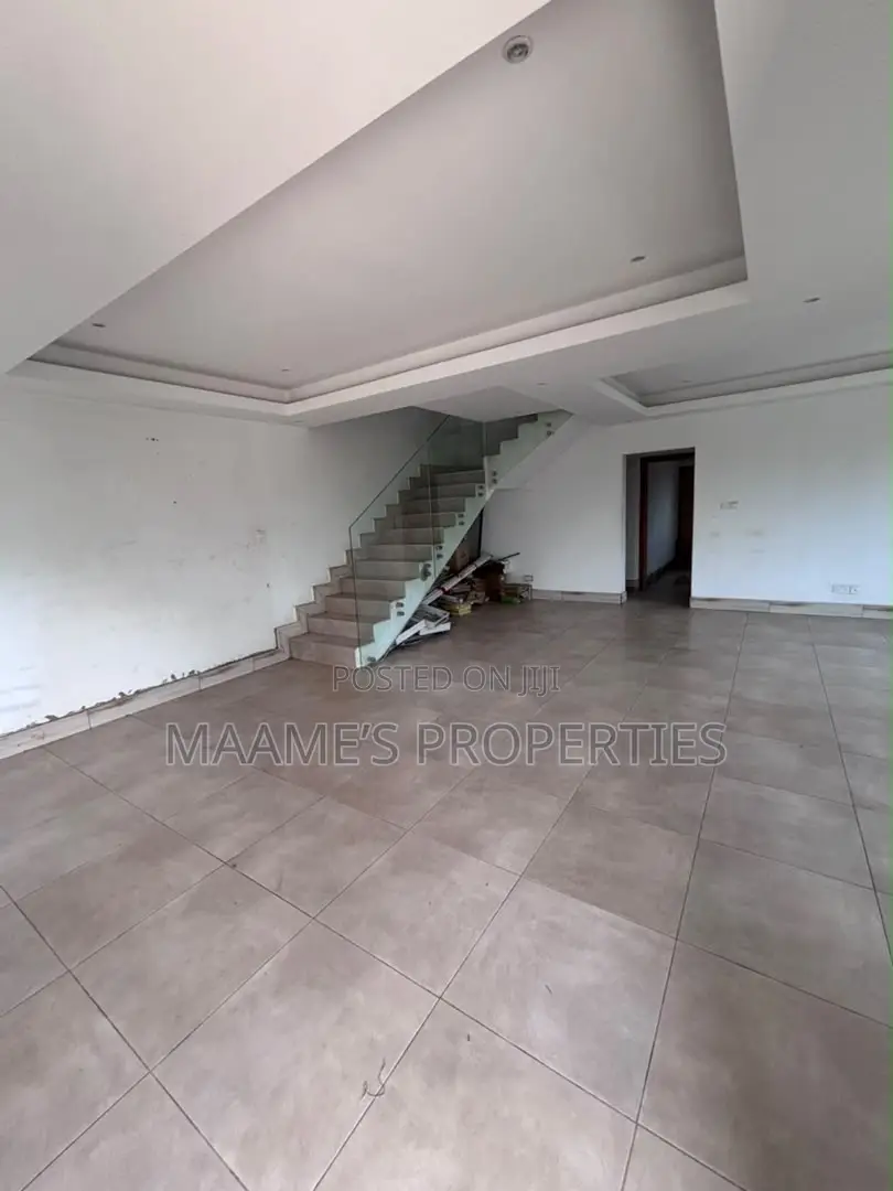 3bdrm Duplex in Dzorwulu for sale