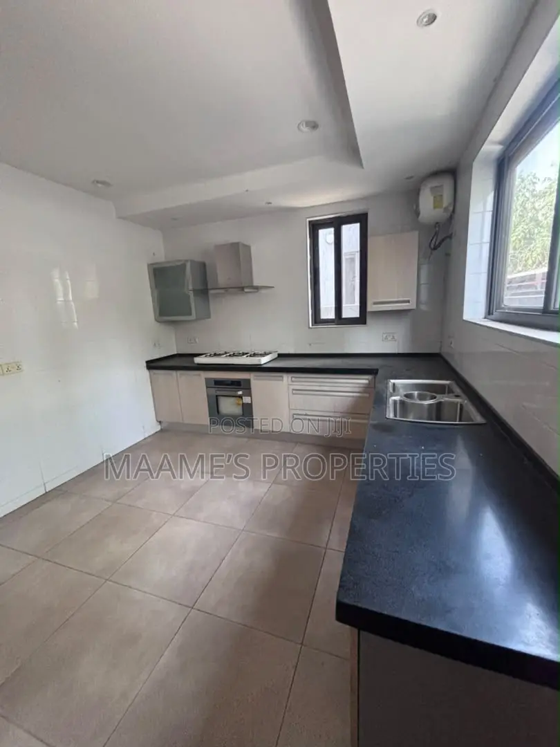 3bdrm Duplex in Dzorwulu for sale