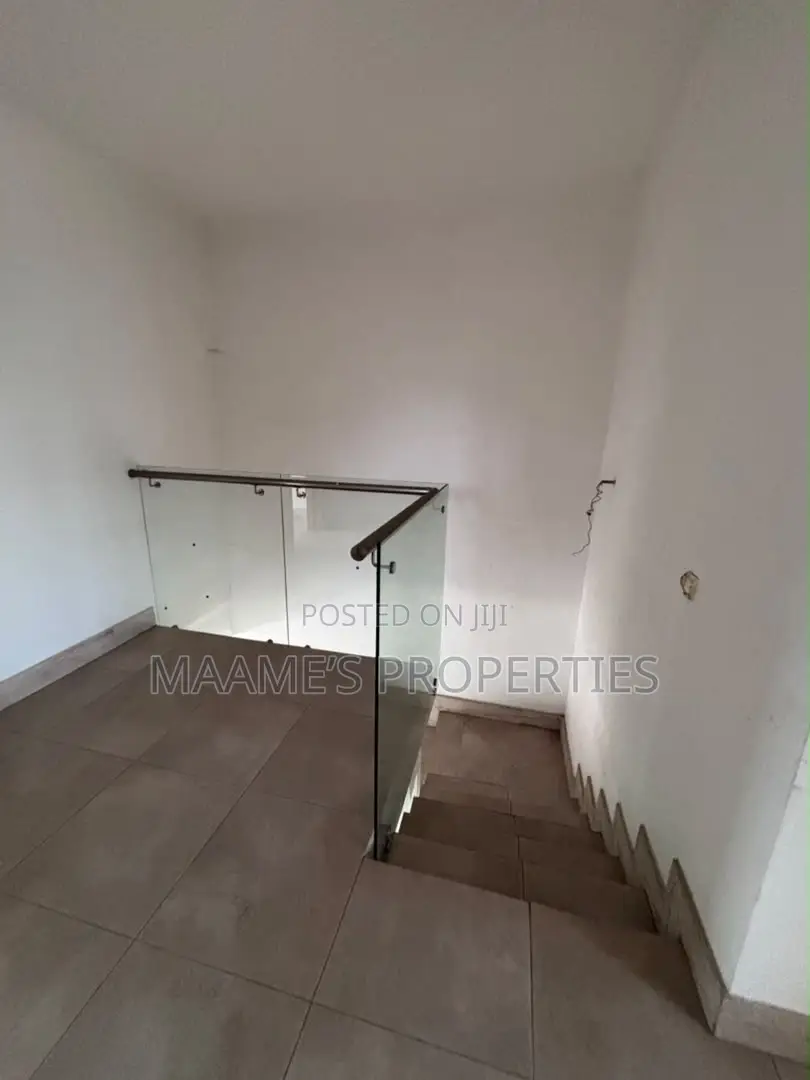 3bdrm Duplex in Dzorwulu for sale