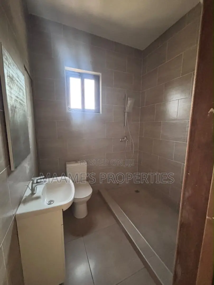 3bdrm Duplex in Dzorwulu for sale