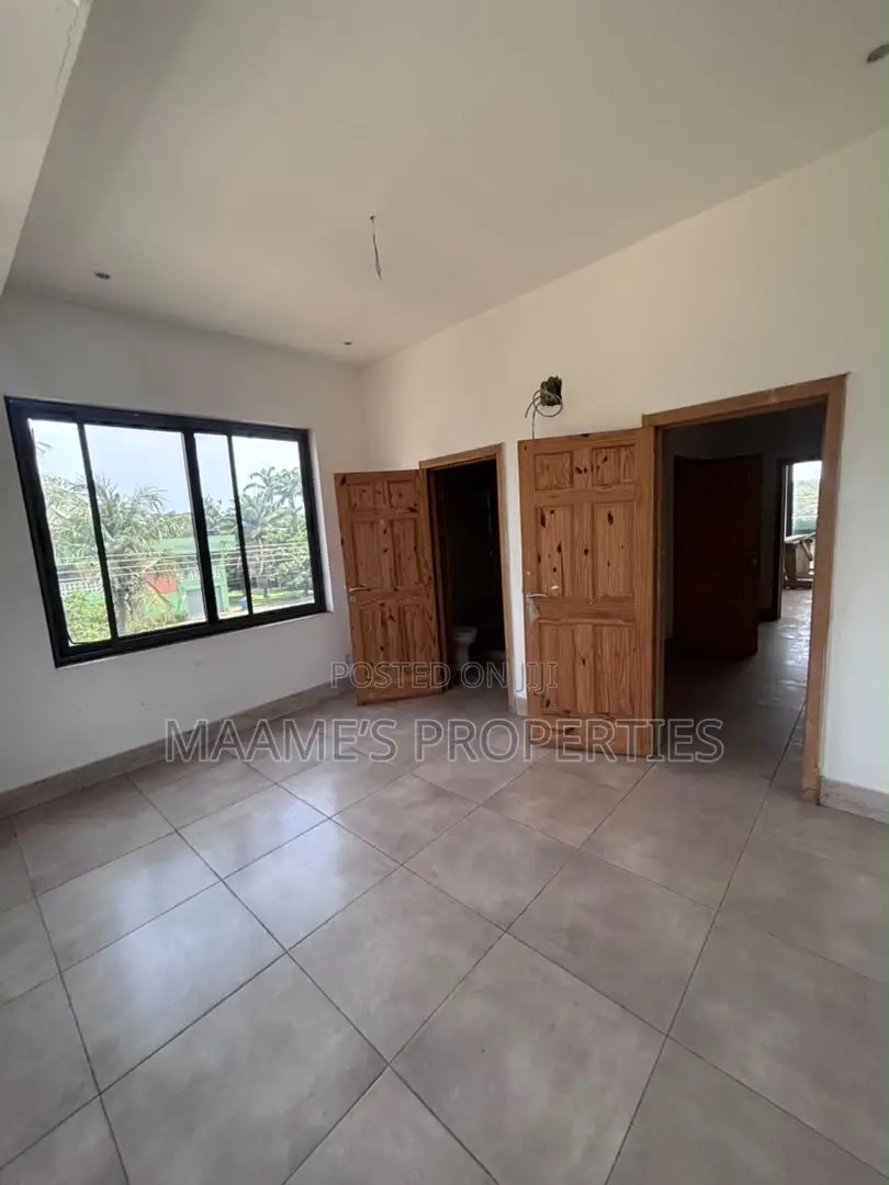 3bdrm Duplex in Dzorwulu for sale