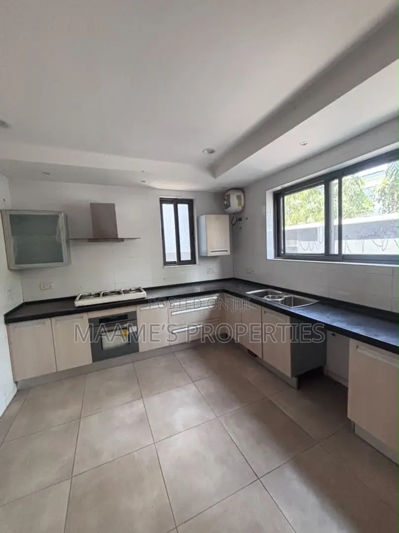 3bdrm Duplex in Dzorwulu for sale