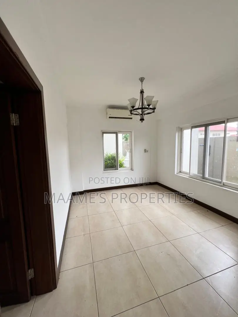 4bdrm Townhouse / Terrace in Cantonments for rent