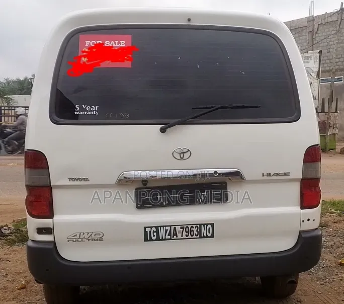 Toyota HiAce 2011 White