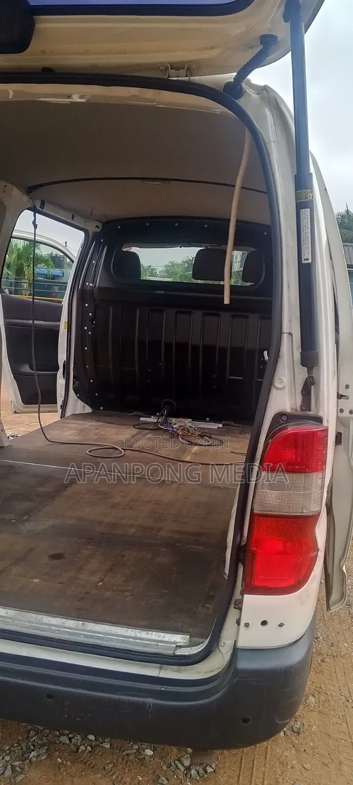 Toyota HiAce 2011 White