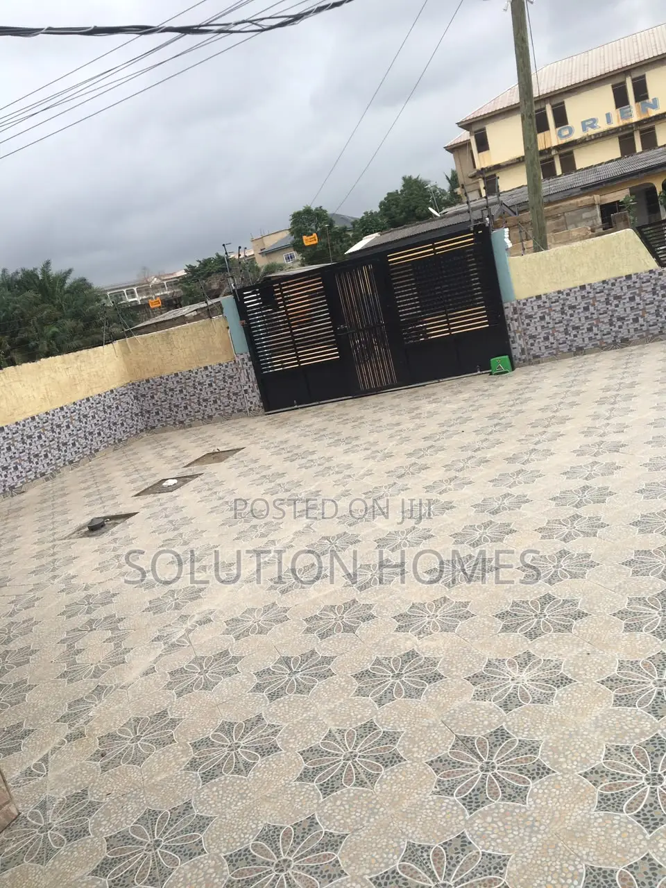 3bdrm House in Ngleshie Amanfro for rent
