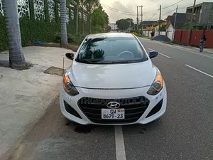 Hyundai Elantra Limited Sedan FWD (2.0L 4cyl 6A) 2017 White