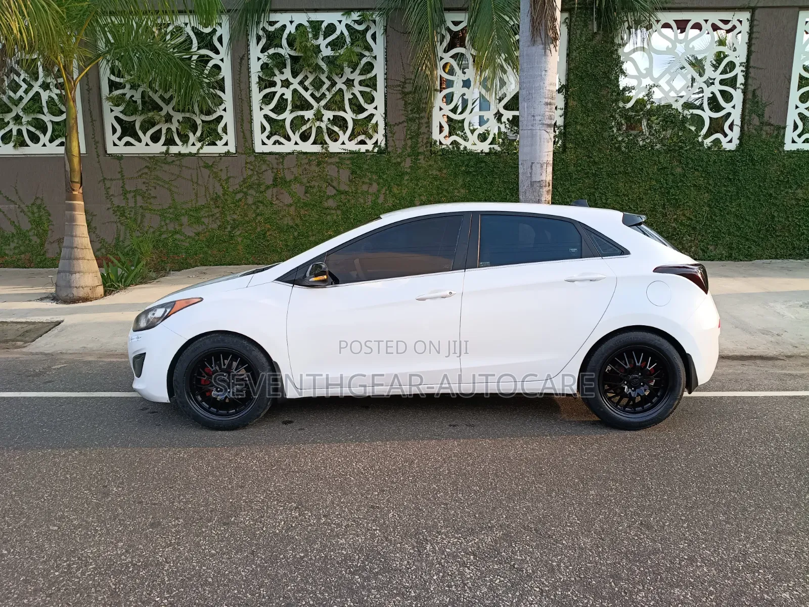 Hyundai Elantra Limited Sedan FWD (2.0L 4cyl 6A) 2017 White