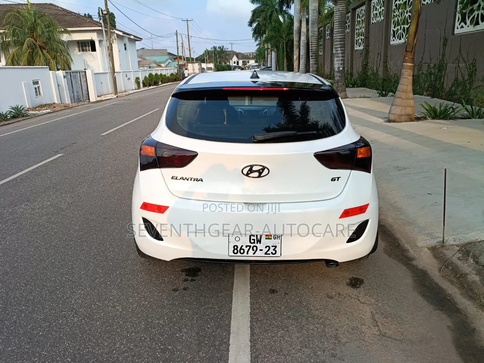 Hyundai Elantra Limited Sedan FWD (2.0L 4cyl 6A) 2017 White