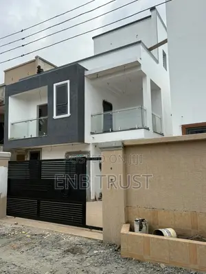 4bdrm Duplex in Sakumono for sale