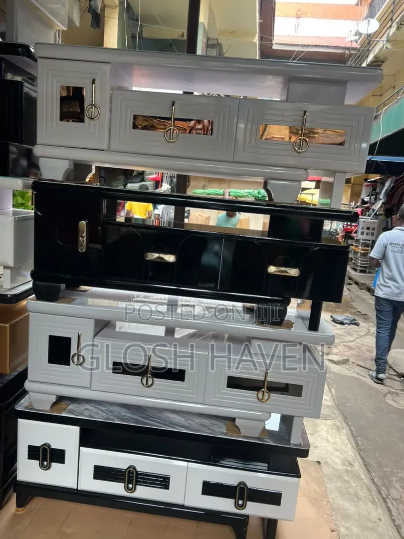 TV Stand (Medium Size)