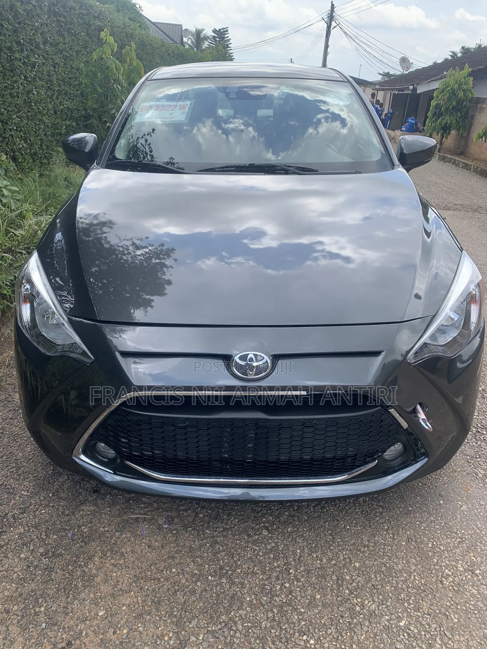 Toyota Yaris 1.5 Sedan XLE 2020 Gray