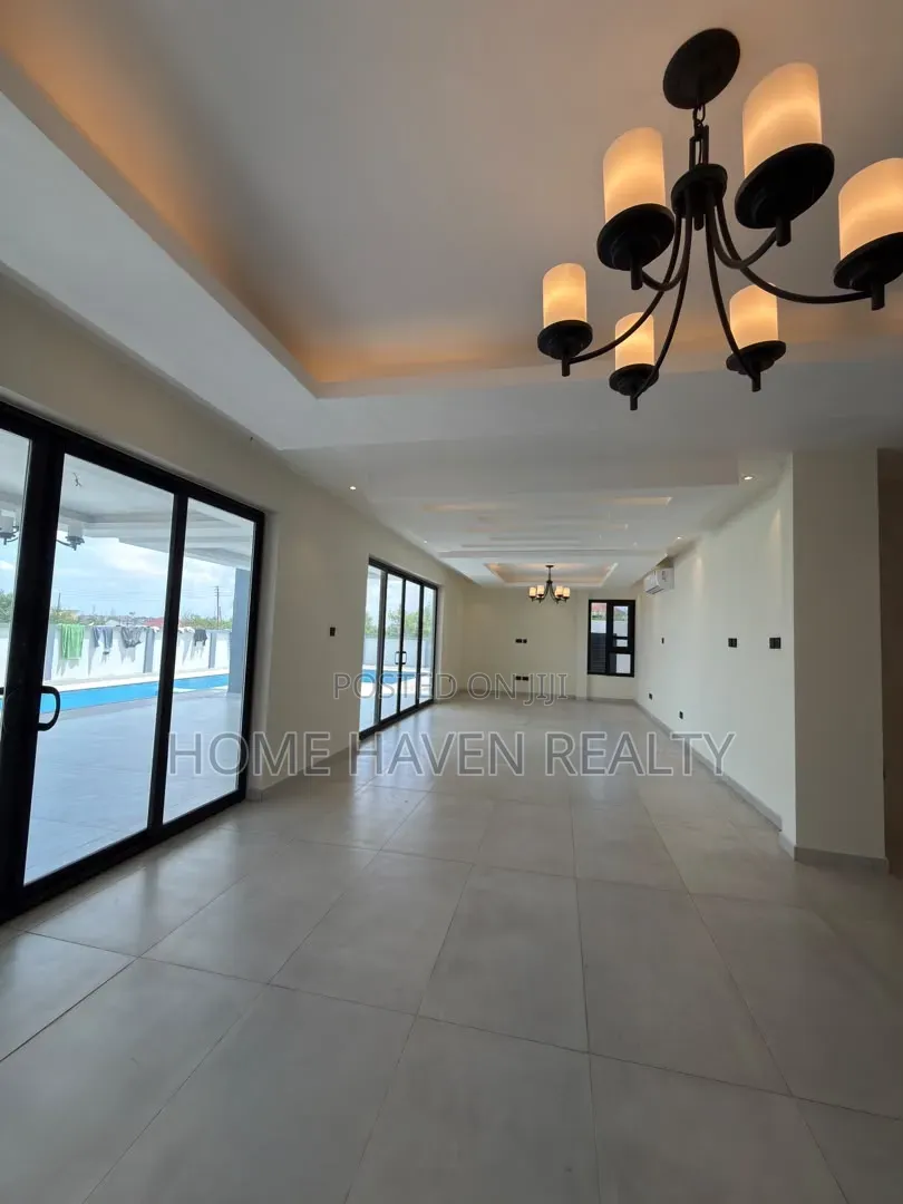 5bdrm House in Trassacco Springs, Police Station for sale