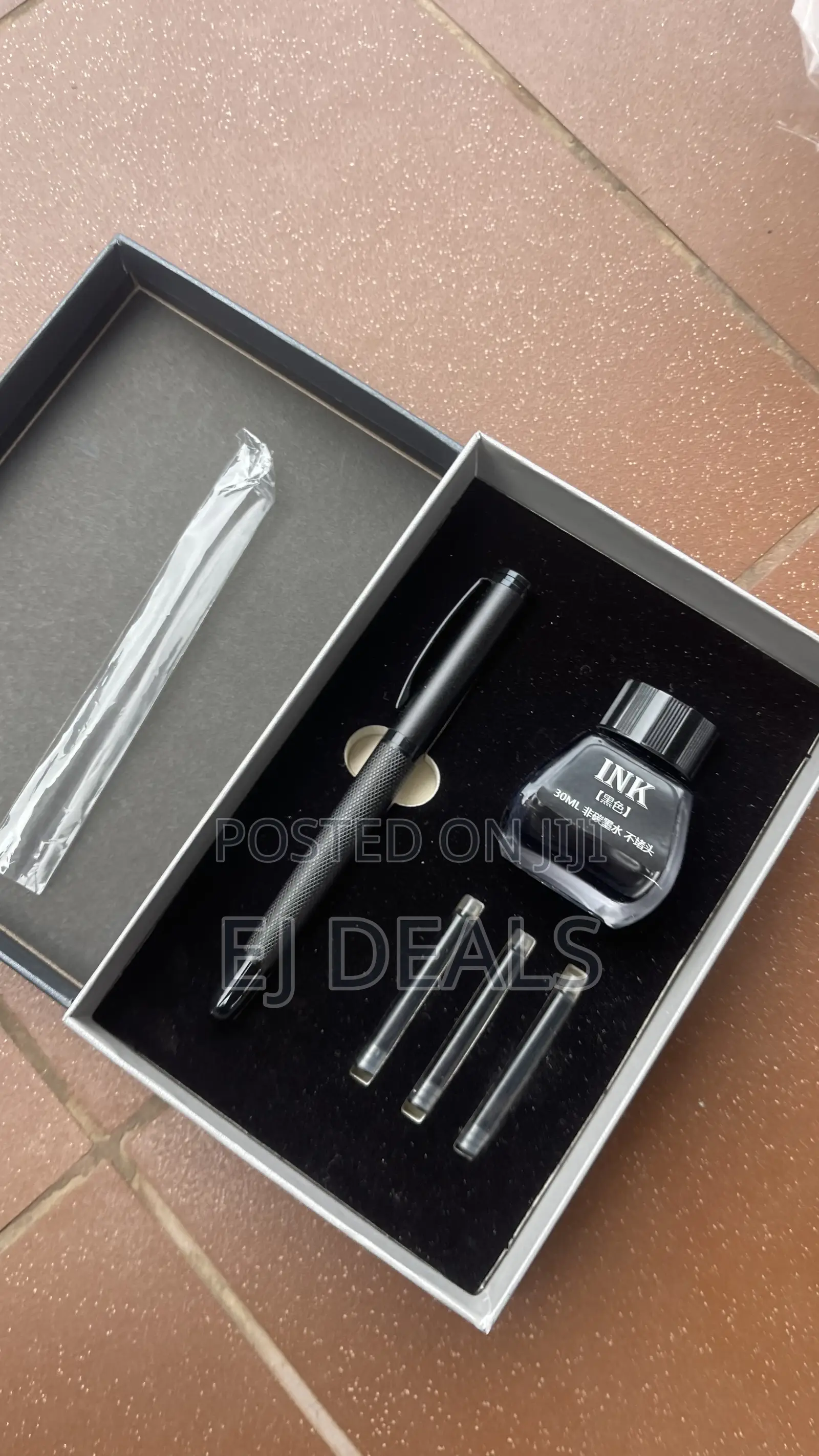 Matte Black Metal Fountain Pen Gift Set