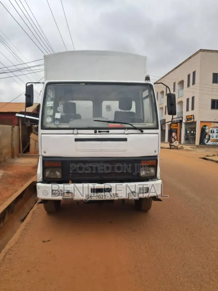 Car 2010 White