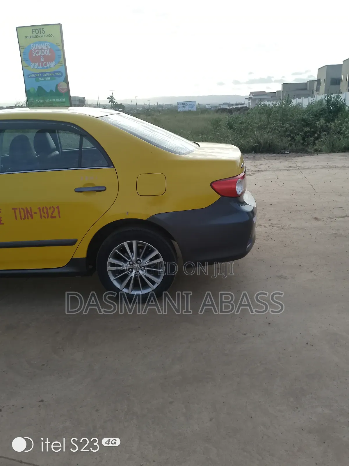 Toyota Corolla LE 4dr Sedan (1.8L 4cyl 4A) 2011 Yellow