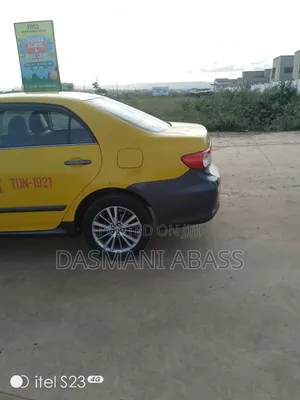 Toyota Corolla LE 4dr Sedan (1.8L 4cyl 4A) 2011 Yellow