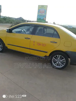 Toyota Corolla LE 4dr Sedan (1.8L 4cyl 4A) 2011 Yellow