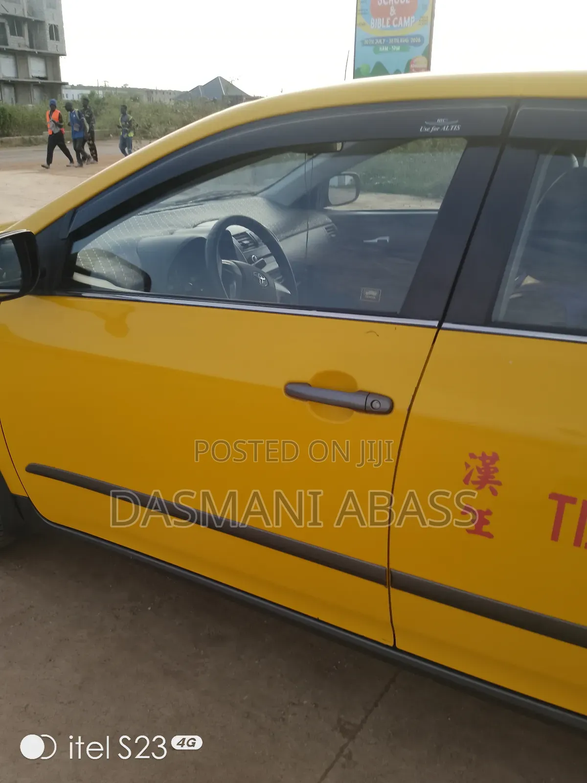 Toyota Corolla LE 4dr Sedan (1.8L 4cyl 4A) 2011 Yellow