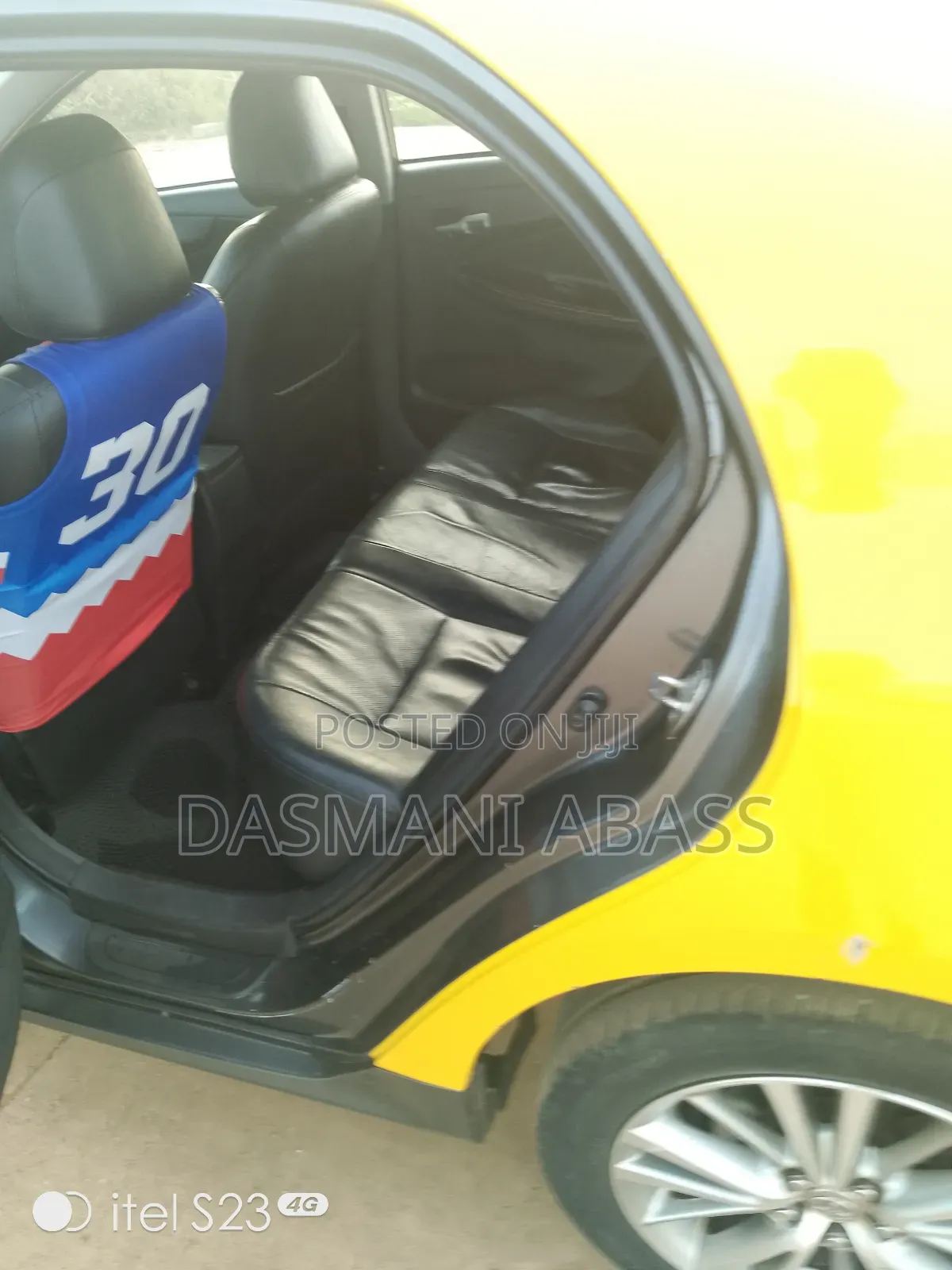 Toyota Corolla LE 4dr Sedan (1.8L 4cyl 4A) 2011 Yellow