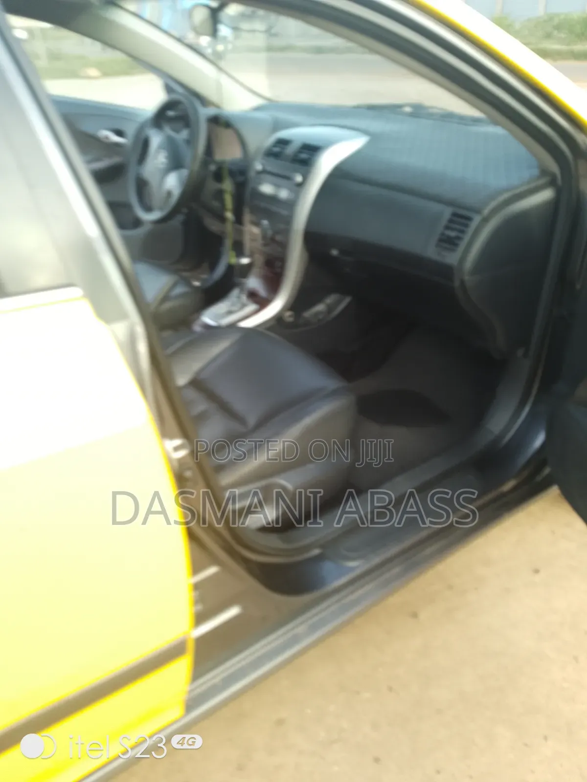 Toyota Corolla LE 4dr Sedan (1.8L 4cyl 4A) 2011 Yellow