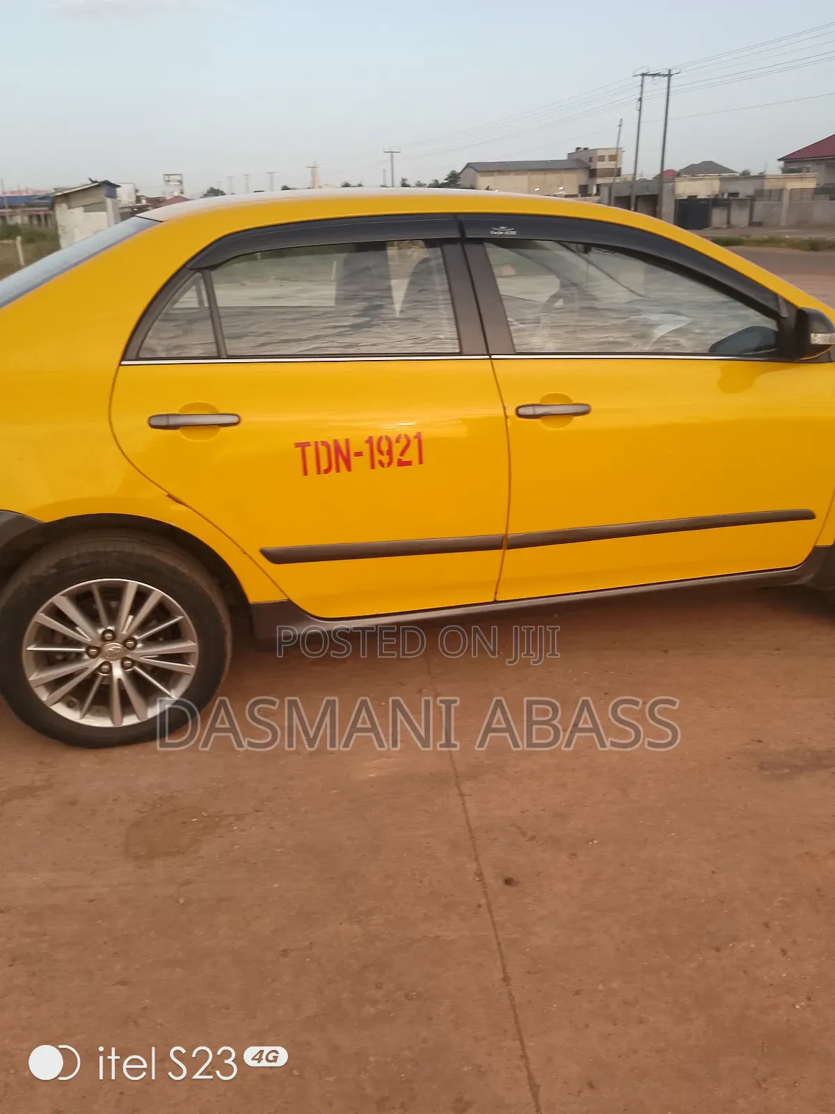 Toyota Corolla LE 4dr Sedan (1.8L 4cyl 4A) 2011 Yellow