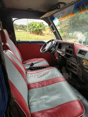 Nissan Caravan (Urvan) 1996 Blue