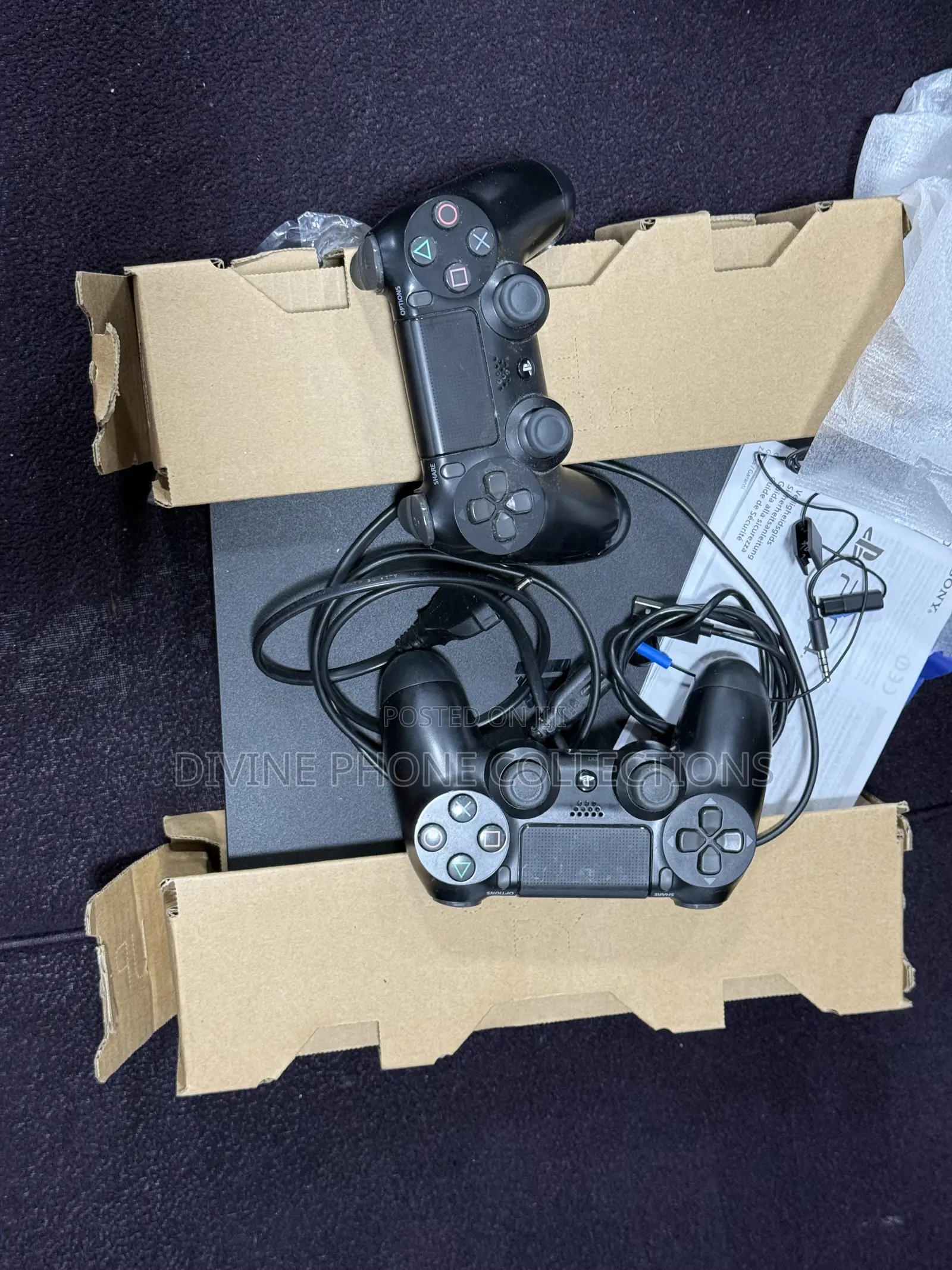 PS4 Slim Jailbreak With Games and 2 Controllers