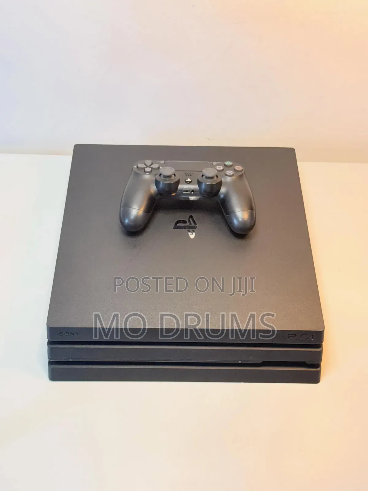 PS4 PRO Jailbreak With 12 Games and 1 Pad