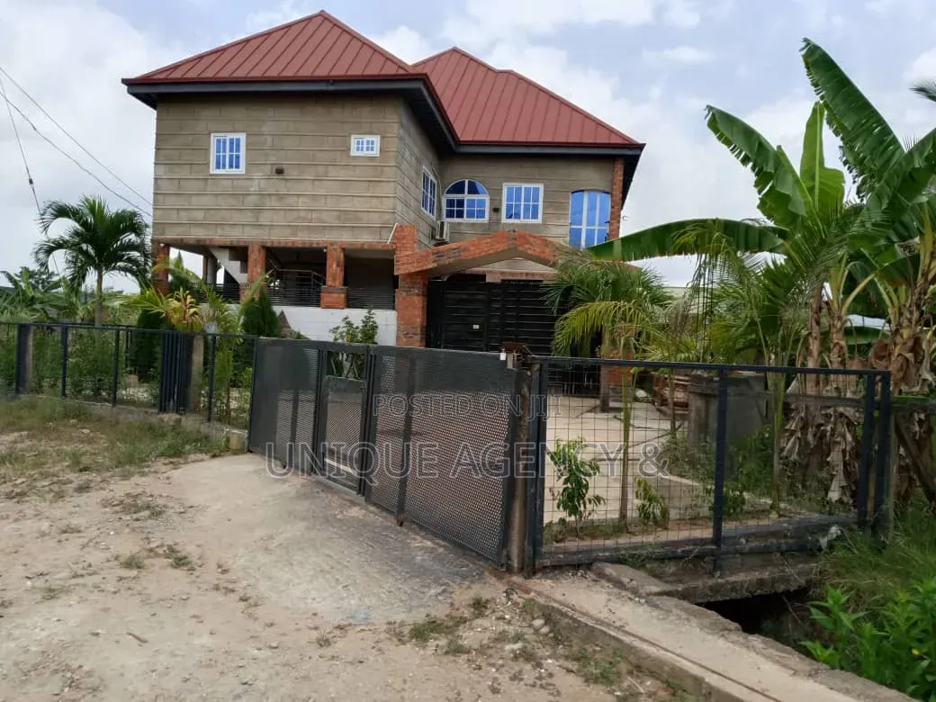 3bdrm Duplex in Amasaman for sale