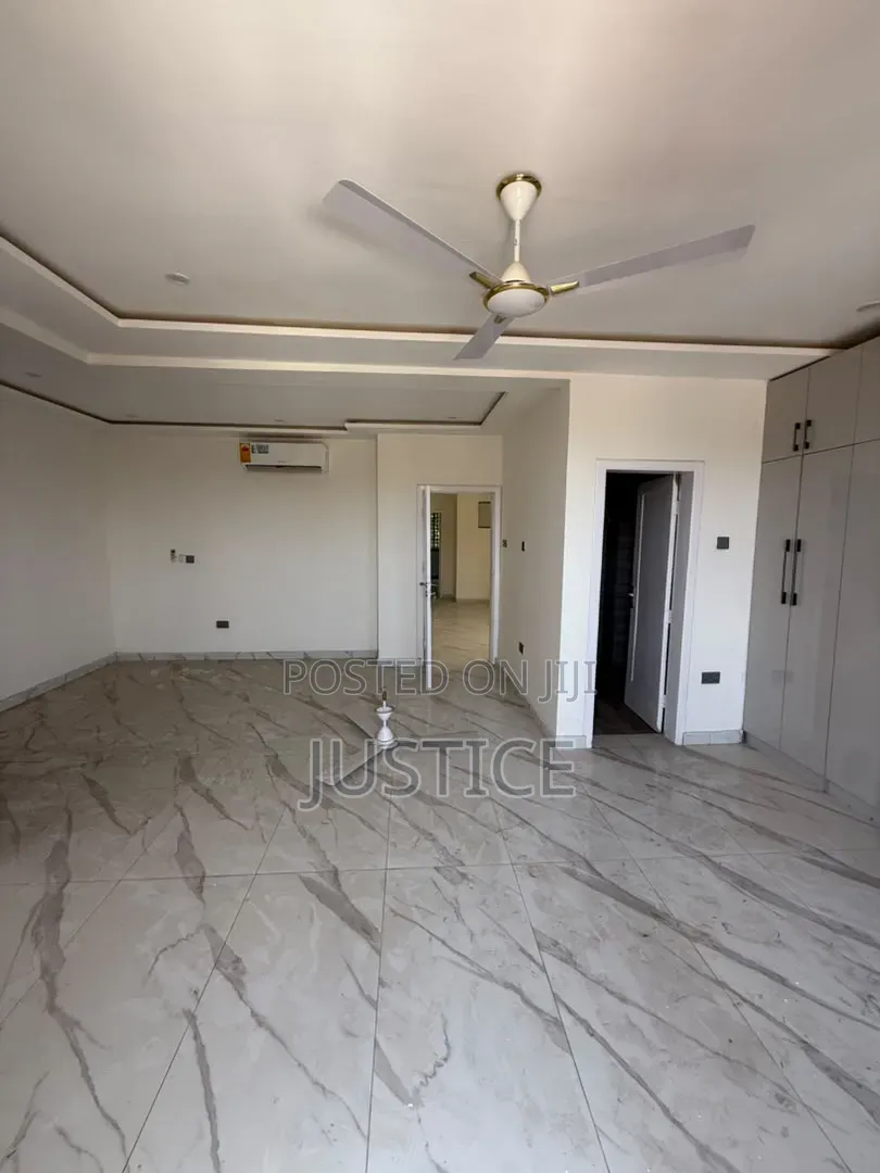 5bdrm Duplex in Latebiokorshie, Lartebiokorshie for rent