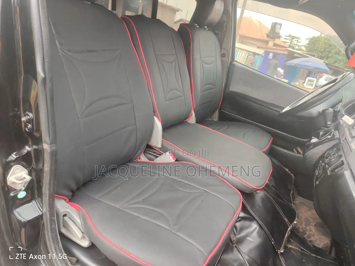 Toyota HiAce 2015 Black