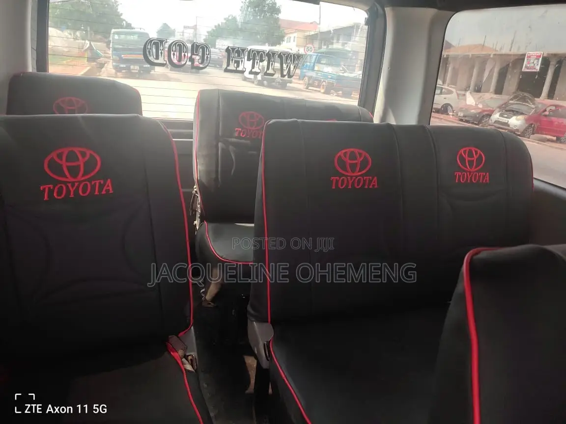 Toyota HiAce 2015 Black