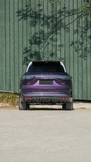 AITO M8 2025 Purple