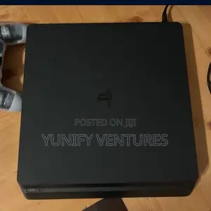 Playstation 4 Slim