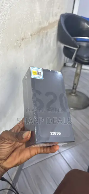 New Samsung Galaxy S20 128 GB Gray