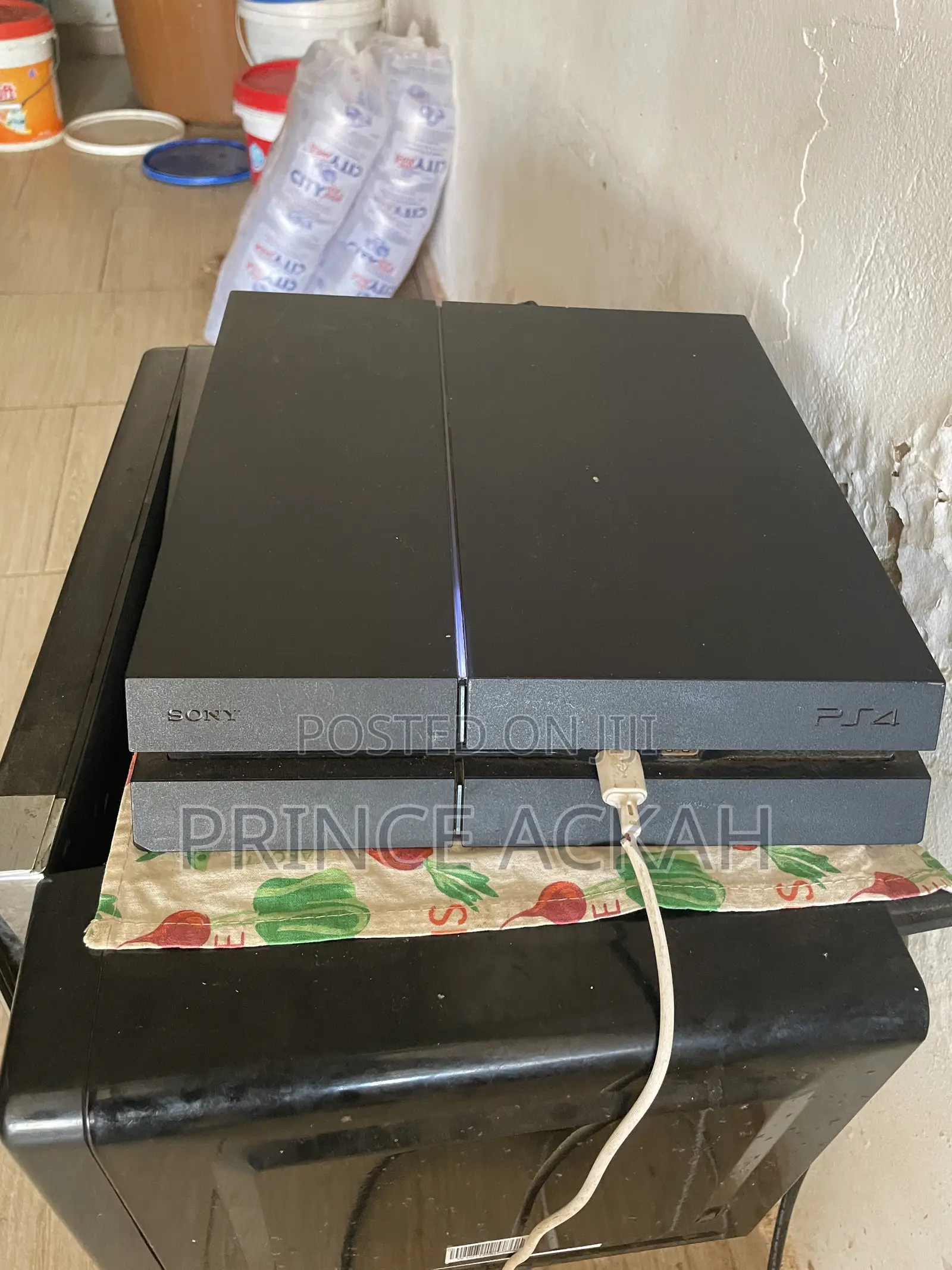 PlayStation 4 With 148 Games in the Library + 4 Controllers