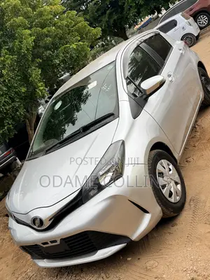 Toyota Vitz 1.3 FWD 5dr 2015 Silver