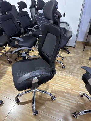 High-Back Ergonomic Mesh Office Chair With Headrest