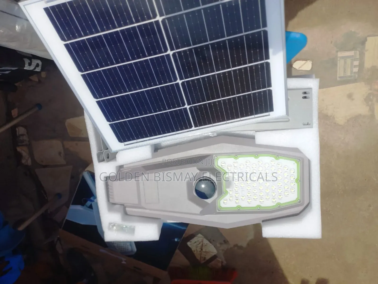 200Watts Solar Street Light With Remote Control and Radar Detector